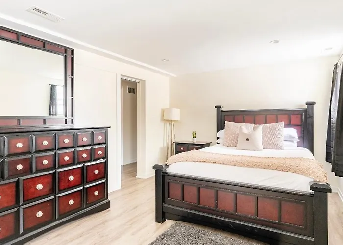 Cozy 2 Brm Apartment Mins Away From United Center