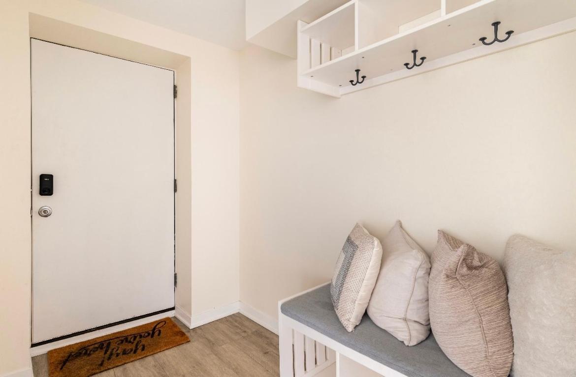 Cozy 2 Brm Mins Away From United Center Appartement